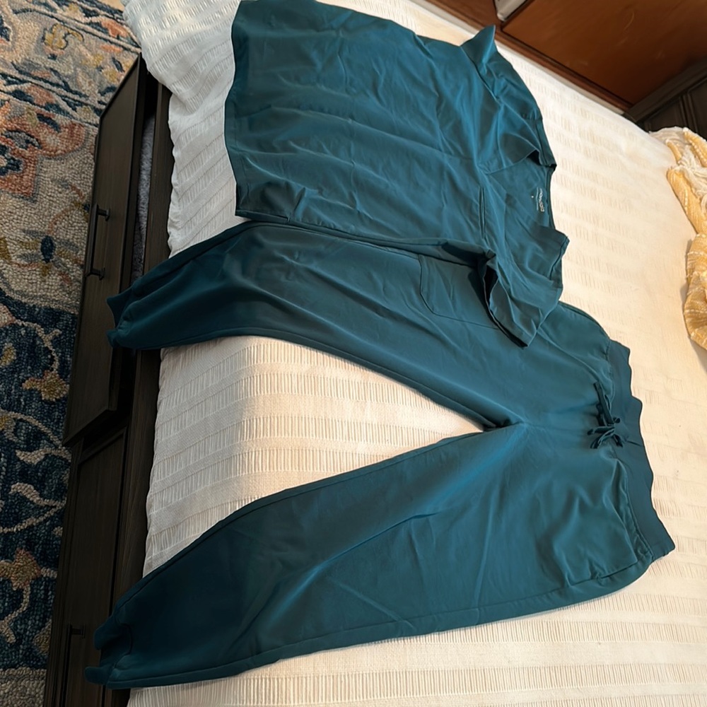 Mandela green medium set scrubs